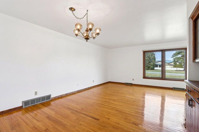 18215 Parish DRIVE, Brookfield, WI 53045