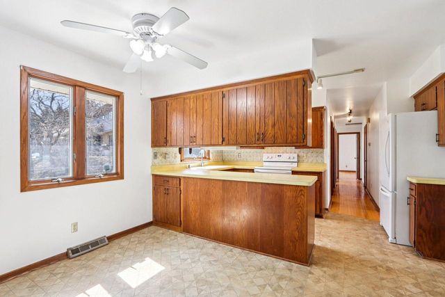 18215 Parish DRIVE, Brookfield, WI 53045