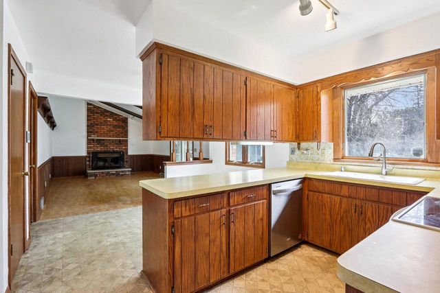 18215 Parish DRIVE, Brookfield, WI 53045