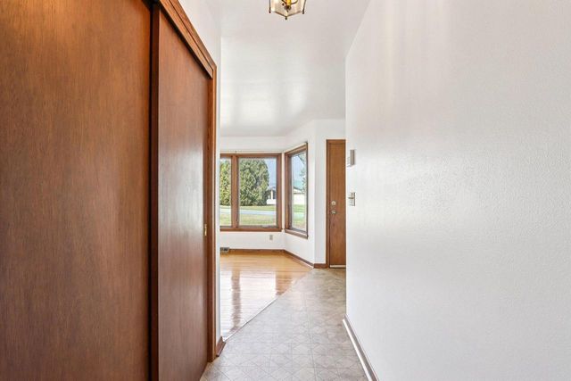 18215 Parish DRIVE, Brookfield, WI 53045