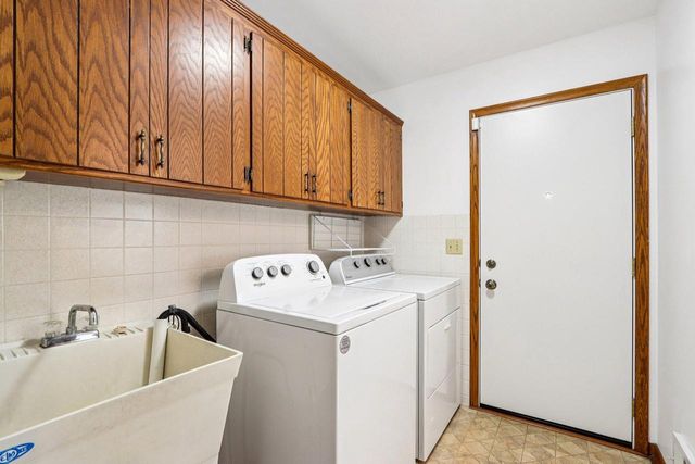 18215 Parish DRIVE, Brookfield, WI 53045