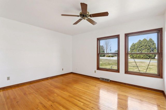 18215 Parish DRIVE, Brookfield, WI 53045