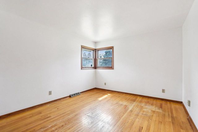 18215 Parish DRIVE, Brookfield, WI 53045