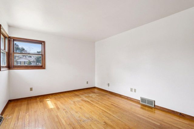 18215 Parish DRIVE, Brookfield, WI 53045