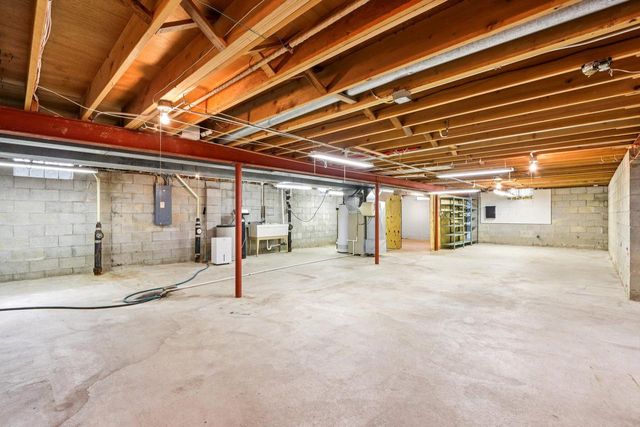 18215 Parish DRIVE, Brookfield, WI 53045