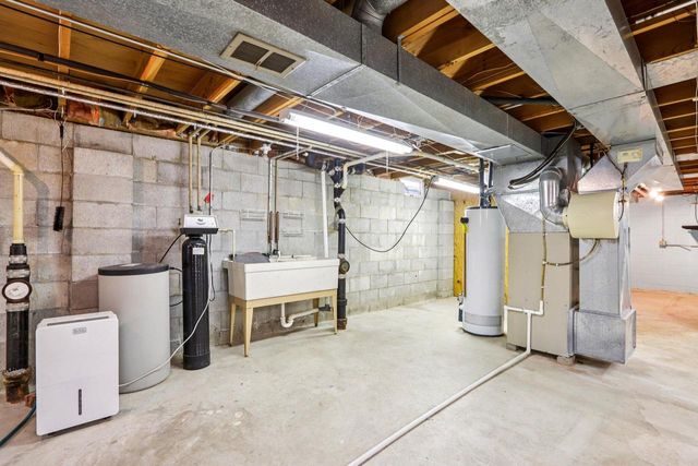 18215 Parish DRIVE, Brookfield, WI 53045