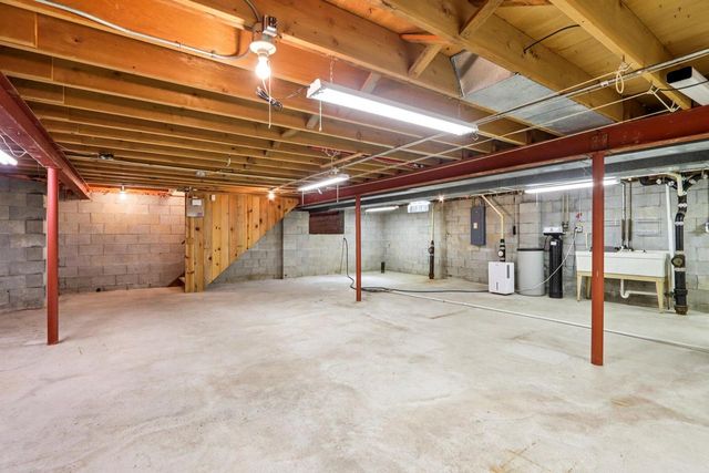 18215 Parish DRIVE, Brookfield, WI 53045