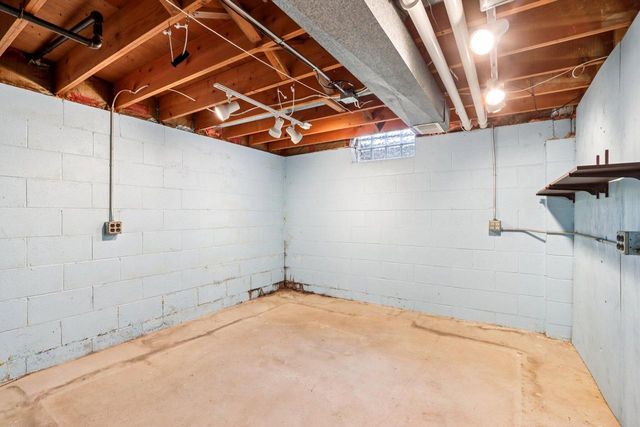 18215 Parish DRIVE, Brookfield, WI 53045