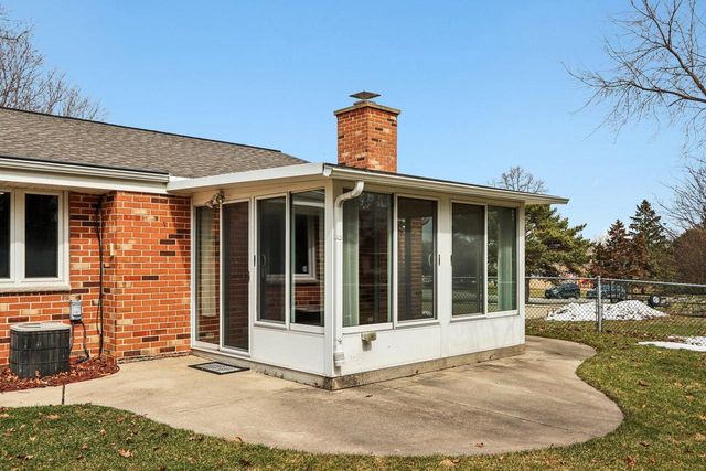 18215 Parish DRIVE, Brookfield, WI 53045