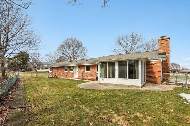 18215 Parish DRIVE, Brookfield, WI 53045