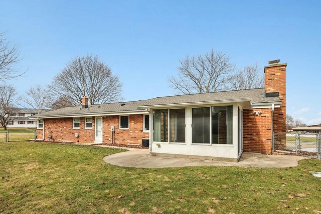 18215 Parish DRIVE, Brookfield, WI 53045