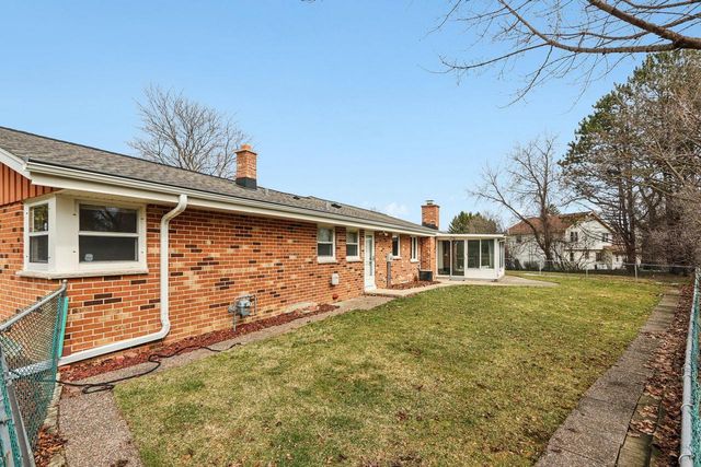 18215 Parish DRIVE, Brookfield, WI 53045