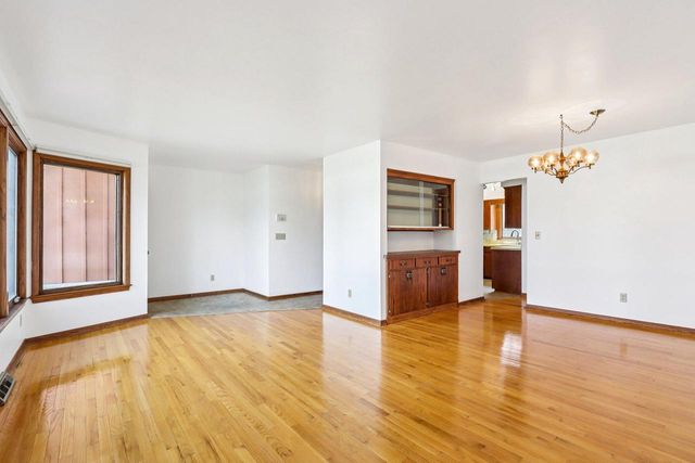 18215 Parish DRIVE, Brookfield, WI 53045