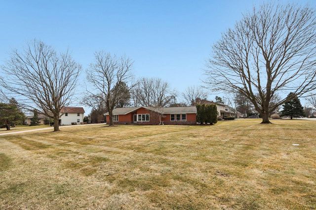 18215 Parish DRIVE, Brookfield, WI 53045