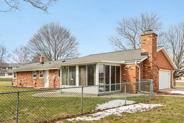 18215 Parish DRIVE, Brookfield, WI 53045