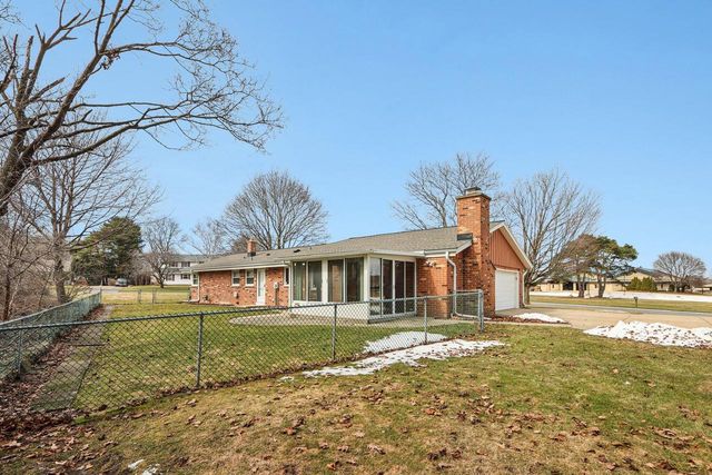 18215 Parish DRIVE, Brookfield, WI 53045