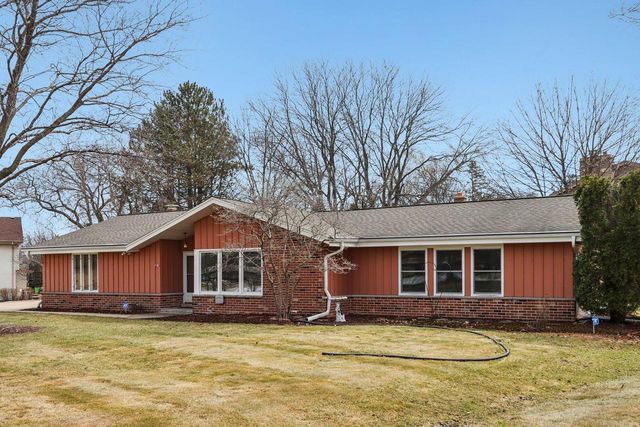 18215 Parish DRIVE, Brookfield, WI 53045