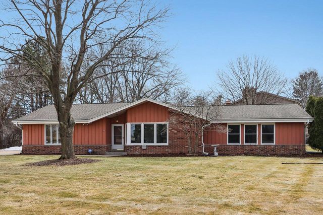 18215 Parish DRIVE, Brookfield, WI 53045