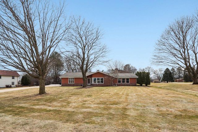 18215 Parish DRIVE, Brookfield, WI 53045