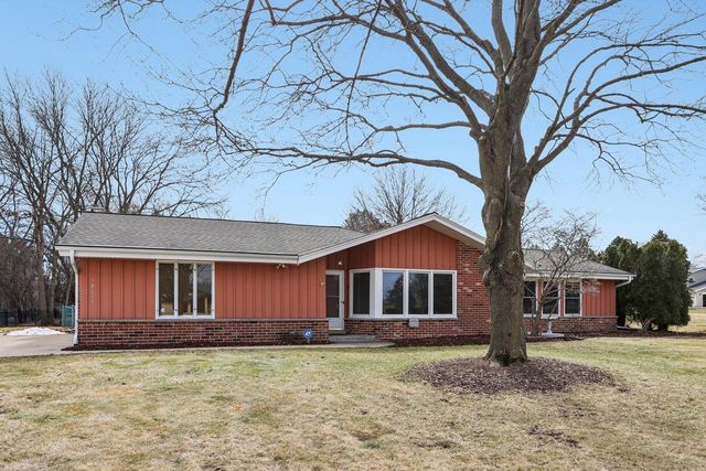 18215 Parish DRIVE, Brookfield, WI 53045