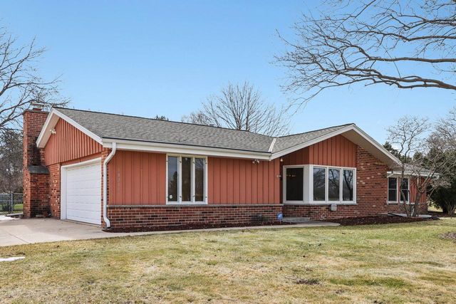 18215 Parish DRIVE, Brookfield, WI 53045