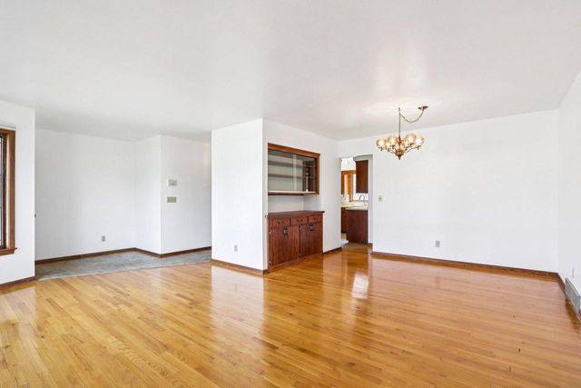 18215 Parish DRIVE, Brookfield, WI 53045