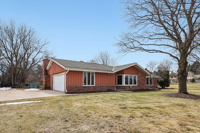 18215 Parish DRIVE, Brookfield, WI 53045