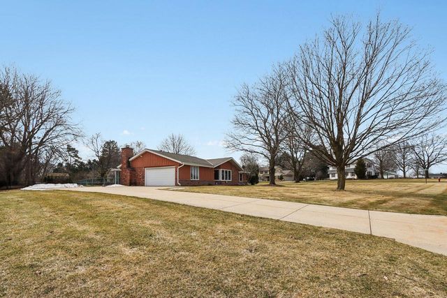 18215 Parish DRIVE, Brookfield, WI 53045