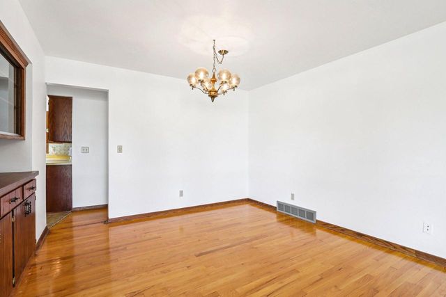 18215 Parish DRIVE, Brookfield, WI 53045