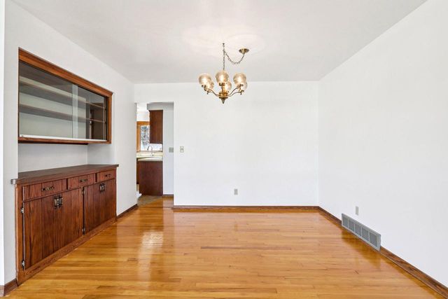 18215 Parish DRIVE, Brookfield, WI 53045