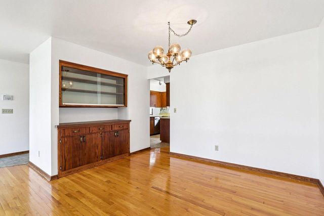 18215 Parish DRIVE, Brookfield, WI 53045