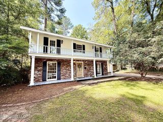 887 Briarwood Drive, Jackson, MS 39211