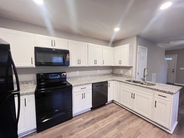 114 Valley View Cir Apt B, Clarksville, TN 37040