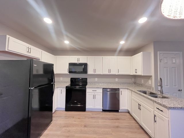 114 Valley View Cir Apt B, Clarksville, TN 37040