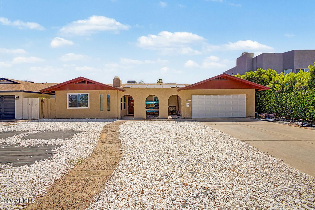 Image 2 of property listing at 6021 N 10TH Street, Phoenix, AZ 85014
