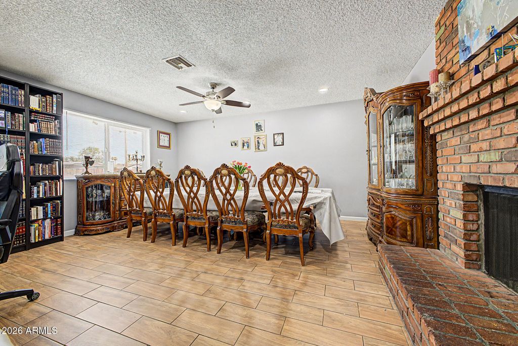 Image 7 of property listing at 6021 N 10TH Street, Phoenix, AZ 85014