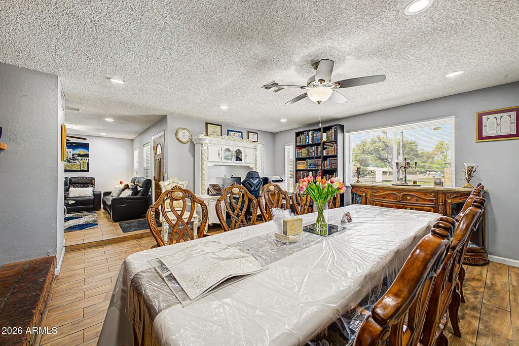 Image 9 of property listing at 6021 N 10TH Street, Phoenix, AZ 85014