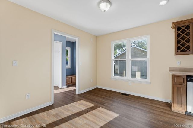 23389 Easterling Avenue, Hazel Park, MI 48030
