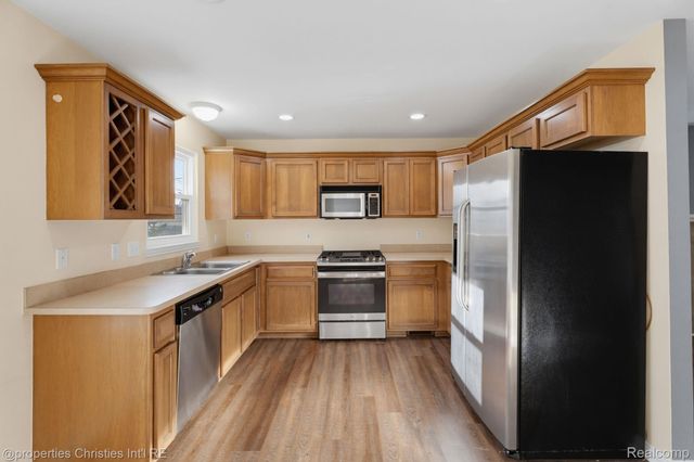 23389 Easterling Avenue, Hazel Park, MI 48030