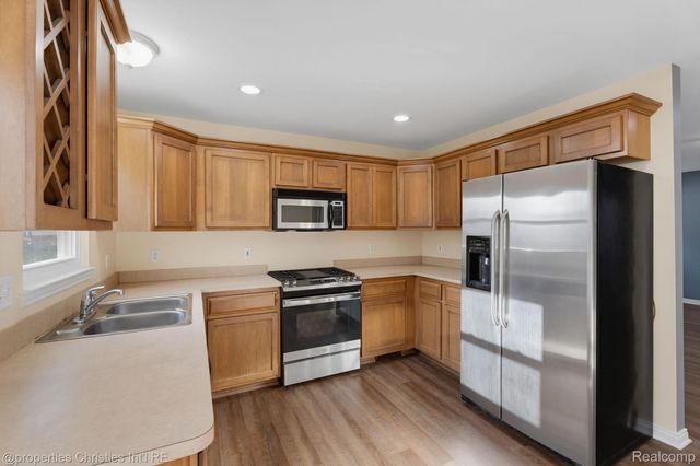 23389 Easterling Avenue, Hazel Park, MI 48030