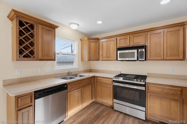 23389 Easterling Avenue, Hazel Park, MI 48030