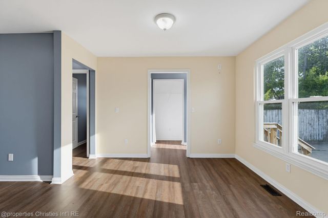 23389 Easterling Avenue, Hazel Park, MI 48030