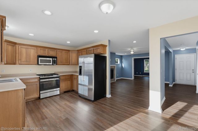 23389 Easterling Avenue, Hazel Park, MI 48030
