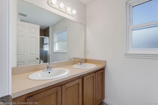23389 Easterling Avenue, Hazel Park, MI 48030