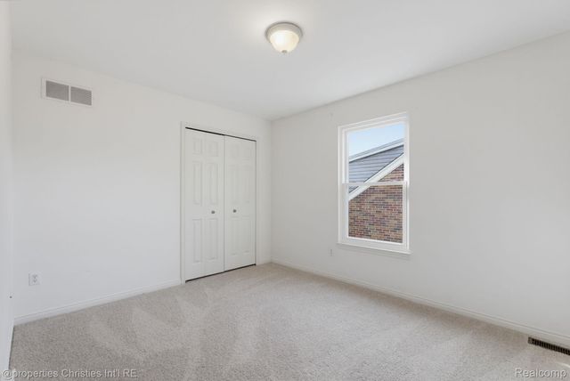 23389 Easterling Avenue, Hazel Park, MI 48030