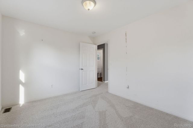 23389 Easterling Avenue, Hazel Park, MI 48030