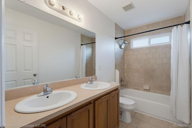 23389 Easterling Avenue, Hazel Park, MI 48030