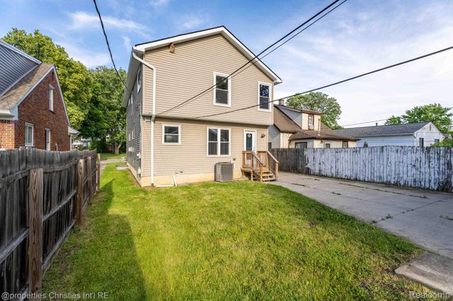 23389 Easterling Avenue, Hazel Park, MI 48030