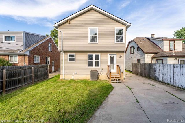 23389 Easterling Avenue, Hazel Park, MI 48030