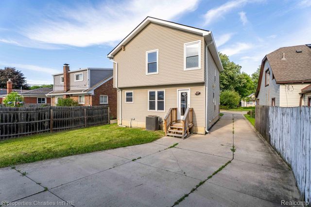 23389 Easterling Avenue, Hazel Park, MI 48030